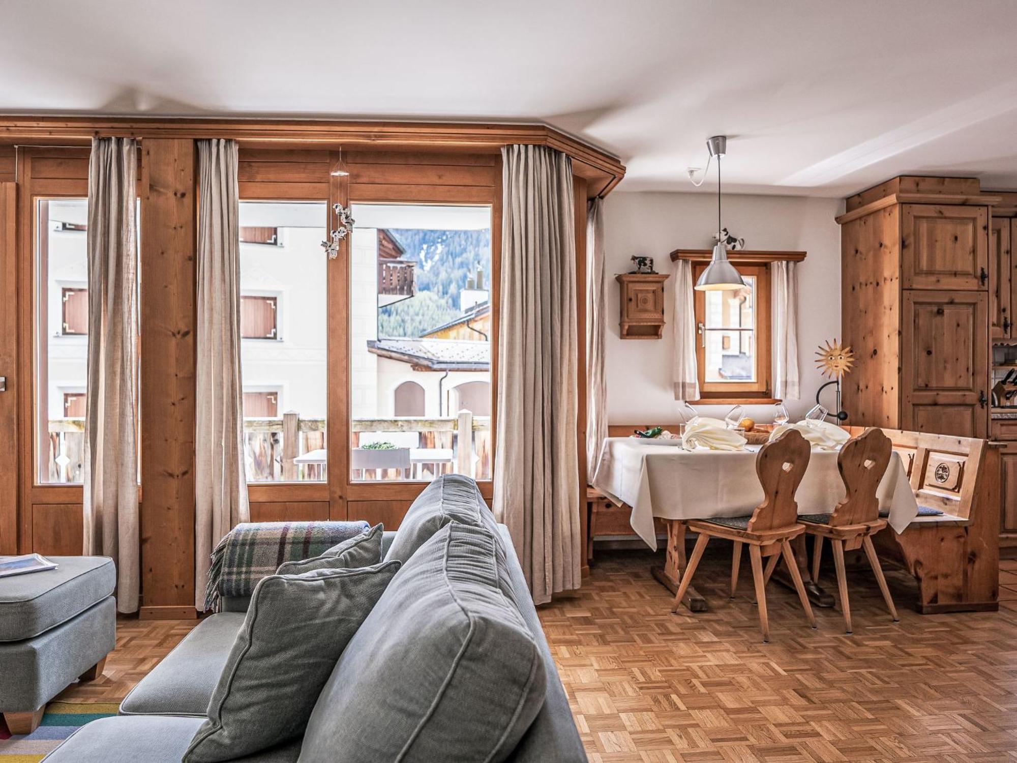 Apartment Chesa Mezzaun By Interhome ツオウ エクステリア 写真